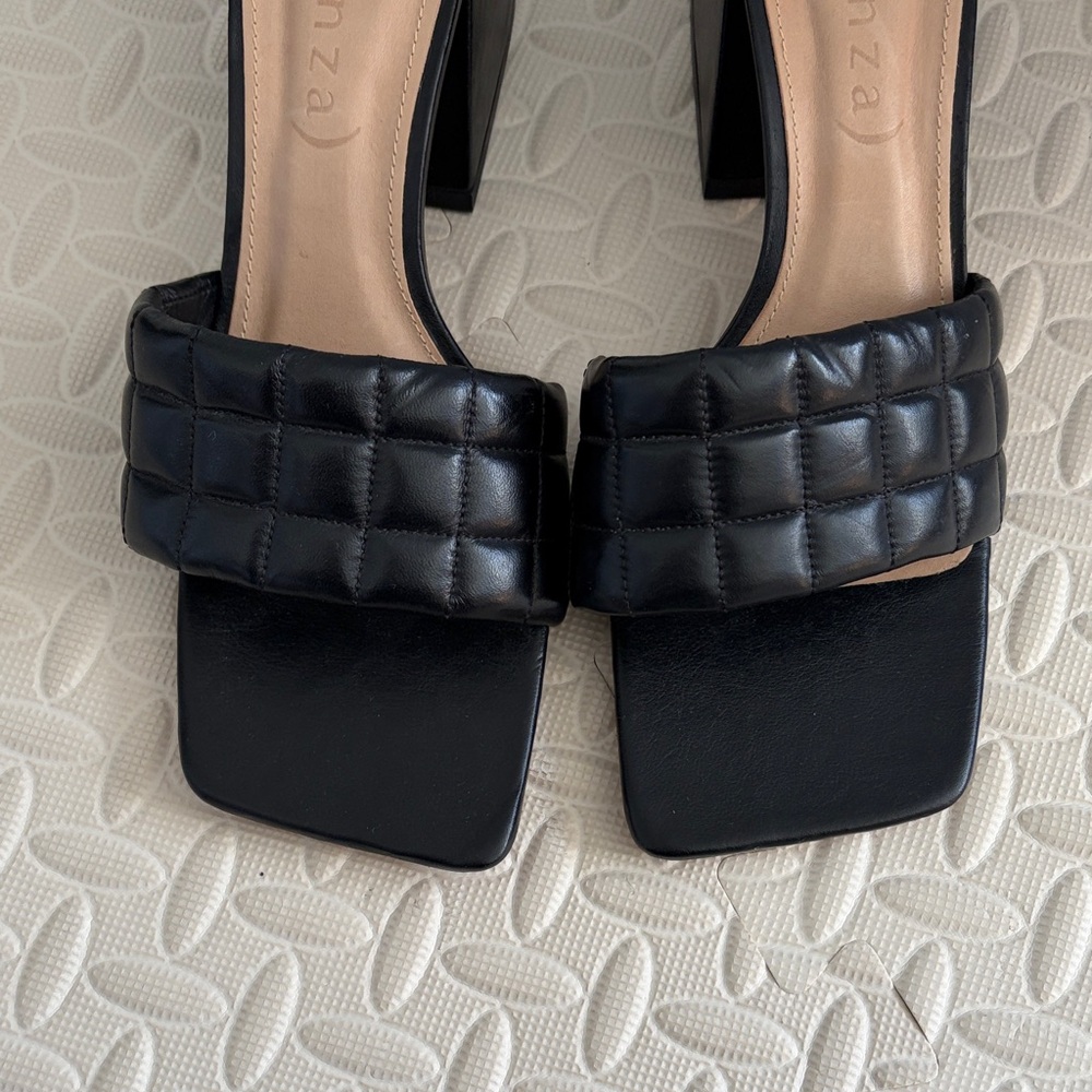 LIKE NEW Vicenza Black Quilted Women's Sandals Size 11 - Picture 2 of 6